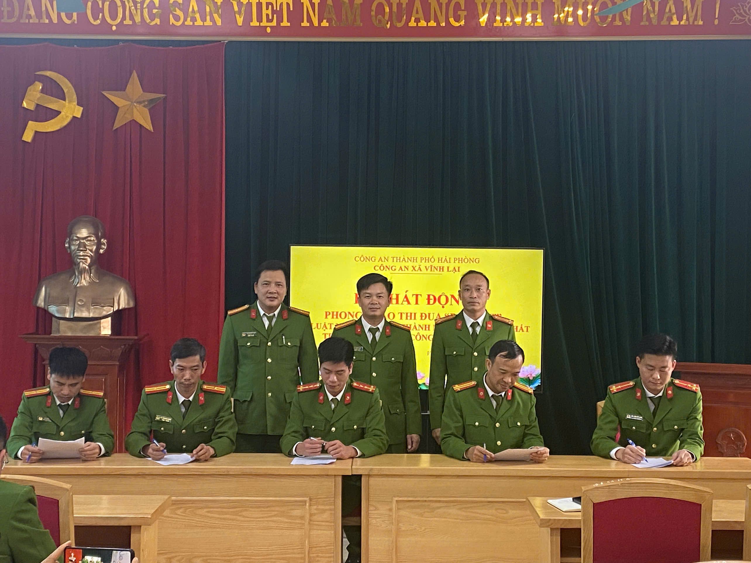 Công an xã Vĩnh Lại tổ chức Lễ phát động phong trào thi đua “Ba nhất”